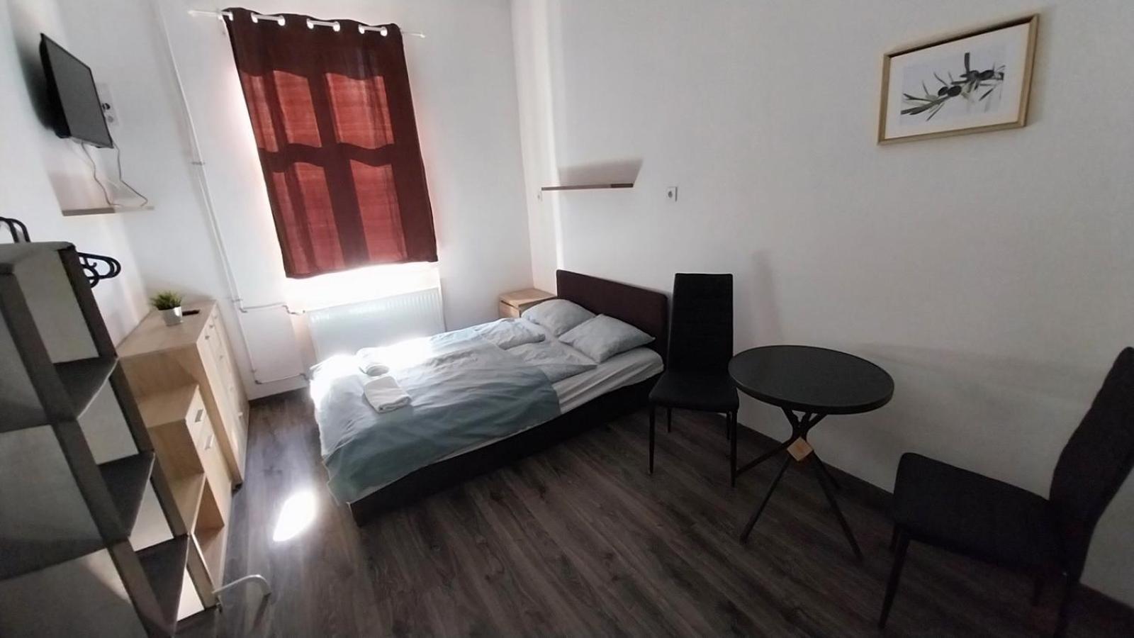 Homestay szállás Aradi With Private Bathroom In The Centre *