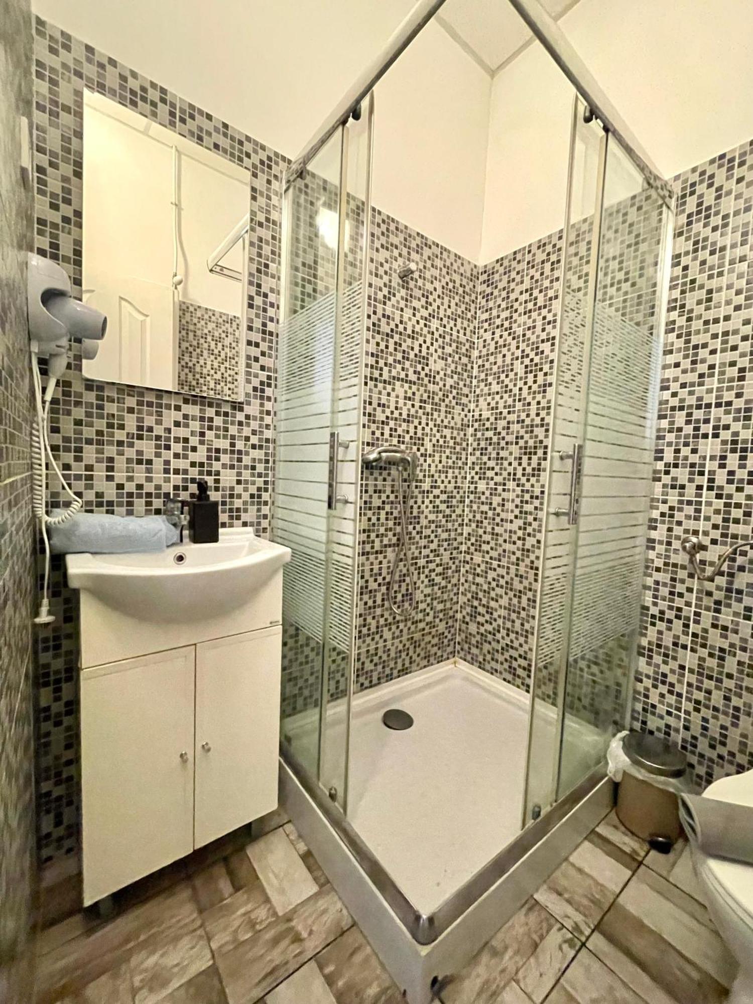 Aradi With Private Bathroom In The Centre Homestay szállás Budapest